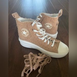 NWT brand new sherpa converse